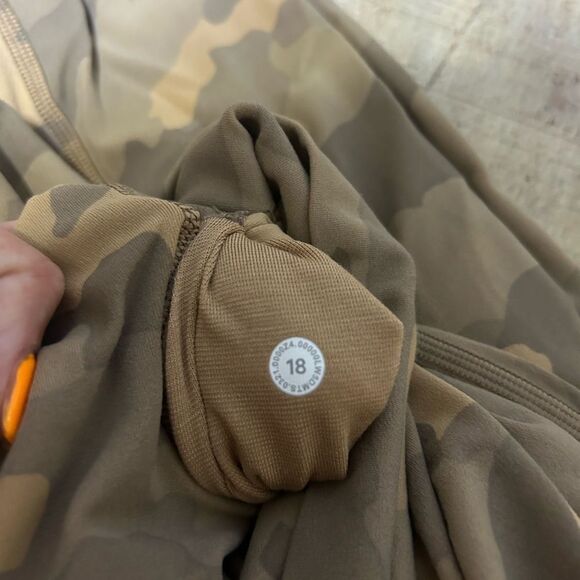 Lululemon Align High-Rise Pant 25"
Heritage 365 Camo Beige Multi size 18 - Picture 14 of 15